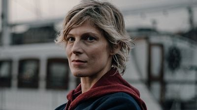 image de la news Exclu. Les Évaporés : "Ce n’était pas organisé par la prod", Alexia Barlier (Sophie Cross) s'est préparée toute seule pour son rôle avec un vrai flic