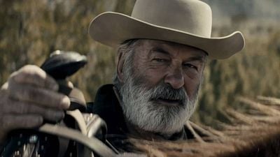 image de la news Bande-annonce Rust avec Alec Baldwin : 3 ans après l'accident mortel sur le tournage, voici les premières images du western