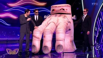 image de la news Mask Singer 2024 : qui se cache derrière le costume de la Main ? Nos pronostics