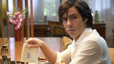 image de la news Le Serpent sur France 2 : Tahar Rahim raconte comment il s’est glissé dans la peau du tueur en série