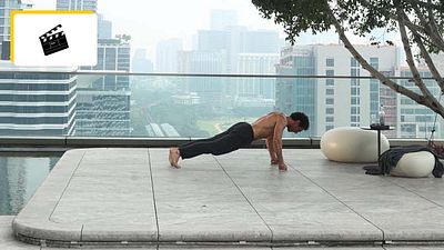 image de la news 6 films d'action à voir au cinéma cet été pour apprendre à faire des pompes sur les poings comme Largo Winch