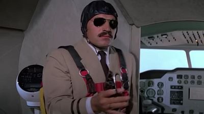 image de la news Il y a 45 ans, cet acteur français s'est battu avec James Bond dans les airs, et il est presque impossible de le reconnaître !