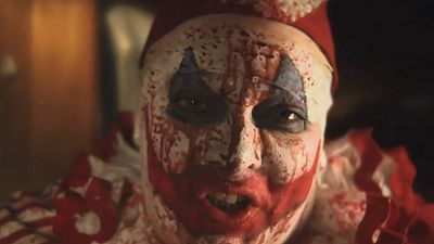 image de la news Dahmer Vs John Wayne Gacy : deux ignobles tueurs en série dans le même film ? Ils ont osé le mauvais goût ultime