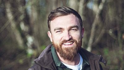 image de la news L’amour est dans le pré 2025 (portrait) : qui est Jean-Baptiste, l'amoureux des animaux en quête d'engagement ?