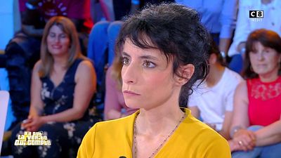 image de la news "Je le sentais", une candidate de Y’a que la vérité qui compte déclare sa flamme à son collègue… qui laisse le rideau fermé