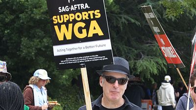 image de la news Double grève historique à Hollywood : les acteurs rejoignent les scénaristes, la production de films et séries en péril