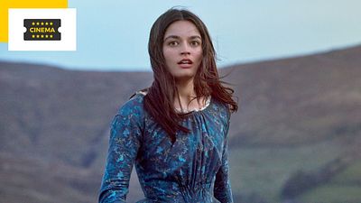 image de la news Emma Mackey dans Emily : la star de Sex Education dans un portrait de femme bouleversant