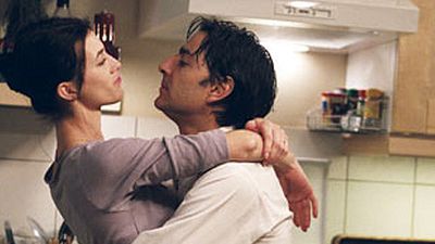 image de la news Yvan Attal demande en mariage Charlotte Gainsbourg lors d'une remise d'insignes