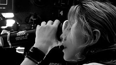 image de la news Trop accro à son portable, Madonna bannie d'une chaîne de cinémas !