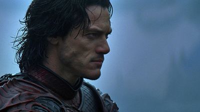 image de la news Luke Evans évoque sa carrière à travers les Dracula du cinéma