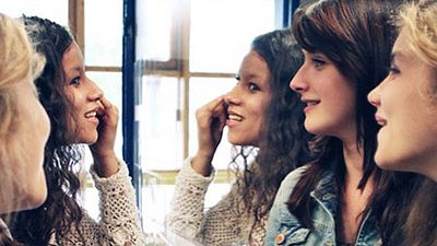 image de la news A 14 ans : Hélène Zimmer explore le monde (cruel) des ados