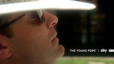 image de la news The Young Pope : HBO dévoile la première photo de Jude Law en pape 