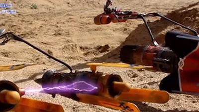 image de la news Star Wars Episode 1 : des fans refont la Pod Race avec des jouets