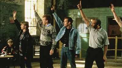 image de la news "The Full Monty" ce soir sur 6ter : Danny Boyle pressenti à la réalisation, Robert Carlyle second choix, projet de suite... Tout sur le film !