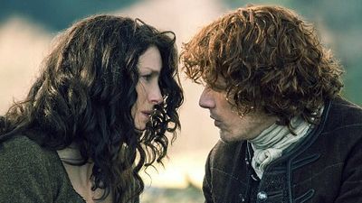 image de la news Outlander : Quel futur pour le couple Claire/Jamie dans la saison 3 ?