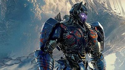 image de la news Transformers The Last Knight : Optimus Prime affronte Bumblebee dans le spot du Super Bowl
