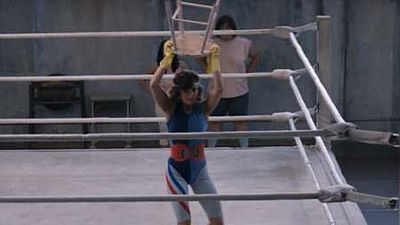 image de la news Alison Brie se la joue catcheuse dans la bande-annonce de GLOW