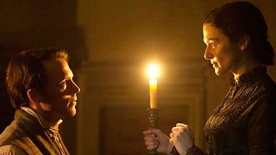 image de la news Bande-annonce My Cousin Rachel : Sam Claflin se fait envoûter par la troublante Rachel Weisz