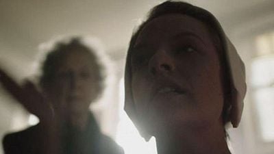 image de la news The Handmaid's Tale : aviez-vous remarqué le caméo de l'auteure du roman Margaret Atwood dans la série ?