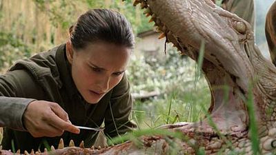 image de la news Bande-annonce Annihilation : Natalie Portman à la recherche d'Oscar Isaac dans une jungle hostile