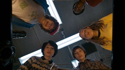 image de la news Stranger Things : la saison 2 met les spectateurs sens dessus dessous