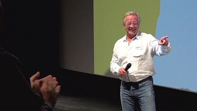 image de la news Richard Darbois : rencontre avec la voix VF de Indiana Jones, Le Génie d'Aladdin, Conan, L'Arme Fatale, Buzz l'éclair... pour la sortie du livre d'AlloCiné "Génération Vidéoclub"