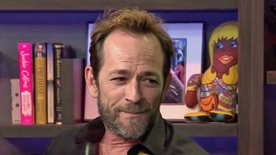 image de la news Luke Perry : quand les acteurs de Riverdale rejouaient une de ses scènes cultes dans Beverly Hills