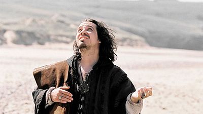 image de la news Kaamelott : Savez-vous à quel grand acteur est dédiée la série ?