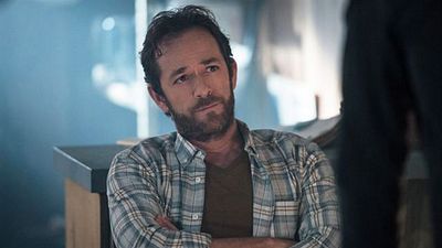 image de la news Riverdale saison 3 : pourquoi la mort de Luke Perry n'a pas encore été intégrée au scénario