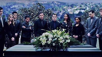 image de la news 13 Reasons Why : la date de la saison 3 annoncée et la mort d'un personnage révélée  