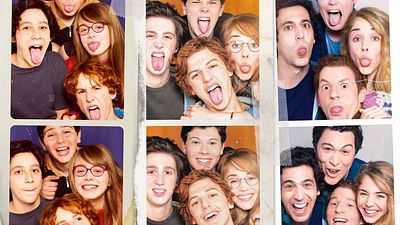 image de la news Play avec Max Boublil : "Comme si on regardait un reportage sur la vie de quelqu'un qui grandit"