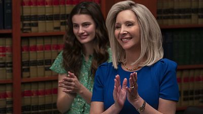 image de la news Space Force sur Netflix : pourquoi Maggie (Lisa Kudrow) est-elle en prison ?