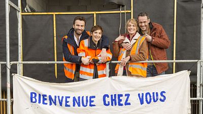 image de la news Les Copains d'abord : premières images de la nouvelle comédie familiale de M6 [EXCLU]