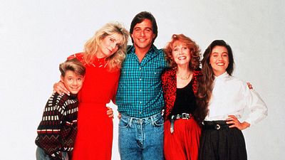 image de la news Madame est servie : une suite autour d'Alyssa Milano et Tony Danza en préparation !