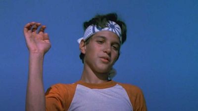 image de la news Cobra Kai sur Netflix : des images inédites du film Karaté Kid dans la série !