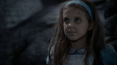 image de la news Once Upon A Time In Wonderland sur Disney+ : le premier rôle de Millie Bobby Brown