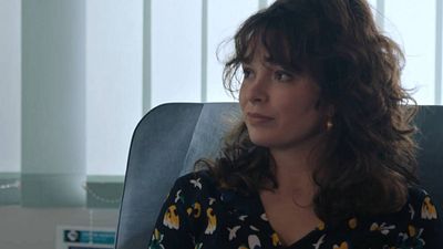 image de la news Demain nous appartient : qui est Iris ? Notre théorie sur son lien avec Leïla [SPOILERS]