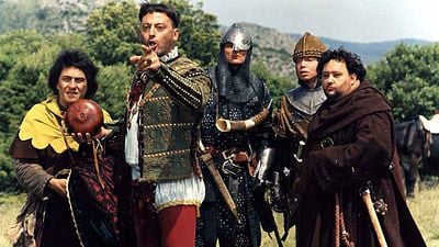 image de la news Les Visiteurs : avez-vous repéré cette star des séries AB au générique ?