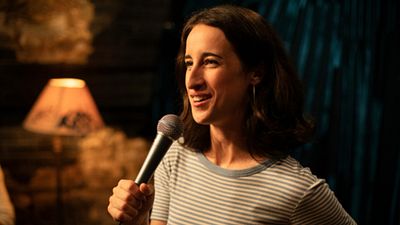 image de la news Jeune et Golri sur OCS : que vaut la comédie sur le stand-up avec Agnès Hurstel et Jonathan Lambert ?