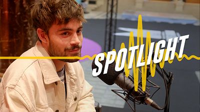 image de la news PODCAST - Séries Mania 2021 Jour 4 : la vie de stand-up dans Jeune et Golri, le thriller Time avec Sean Bean et la rentrée de Clément Rémiens dans Ici tout commence