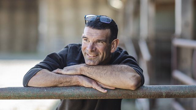 image de la news L’Amour est dans le pré : Karine Le Marchand fait une proposition très touchante à un des nouveaux agriculteurs