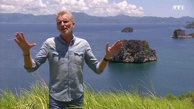image de la news Koh-Lanta : mais au fait, que fait Denis Brogniart pendant l'épreuve des poteaux ?