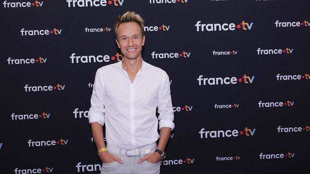 image de la news On sait qui va présenter La carte aux trésors à la place de Cyril Féraud !