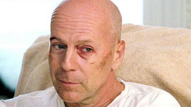 image de la news "Je me suis liquéfié" : il y a 17 ans, cet acteur de The Boys a blessé Bruce Willis à la tête sur le tournage d'un film d'action