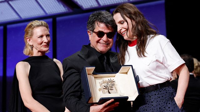 image de la news Palme d'or à Cannes 2025 : qui est Jafar Panahi, cinéaste iranien interdit de sortie de territoire pendant 14 ans ?