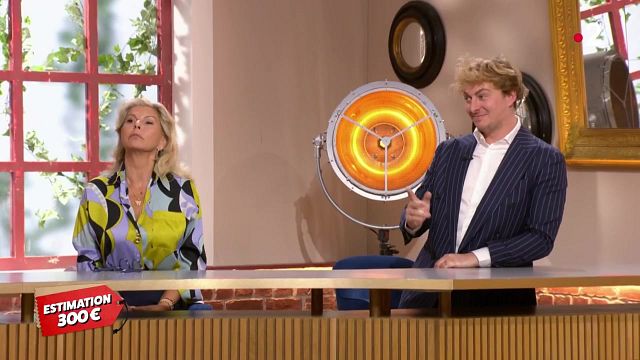 image de la news Affaire conclue : estimé 300 euros, ce luminaire s'envole aux enchères... Deux acheteurs au coude-à-coude