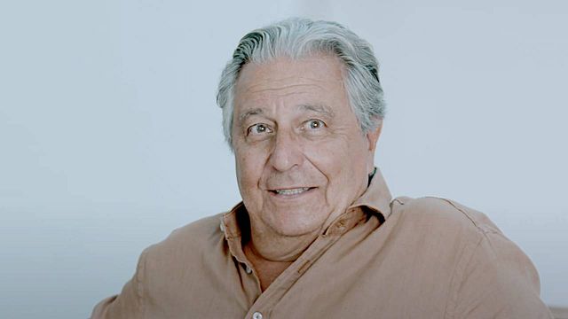 image de la news "C'est lui qui m'a appris à jouer au cinéma" : de quel acteur parle Christian Clavier ? Réponse dans ce documentaire sur la star des Visiteurs