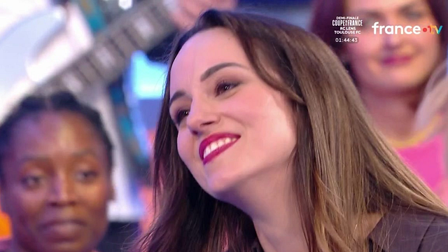 image de la news N'oubliez pas les paroles : "Vous pensez que Nagui va me supporter encore longtemps ?", Sandy prend la parole après avoir franchi les 400 000 euros !