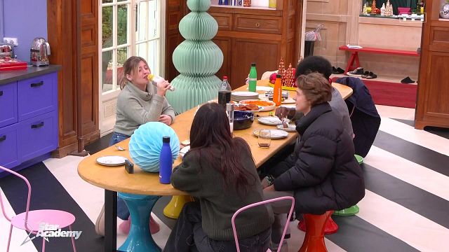 image de la news Star Academy : qui fait le plein de courses et remplit le réfrigérateur au château ?