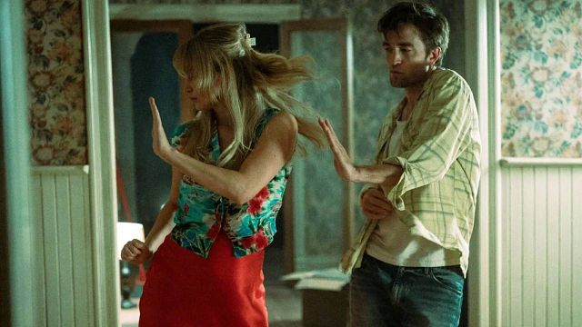 image de la news Premières images : Jennifer Lawrence livre la performance la plus intense de sa carrière aux côtés de Robert Pattinson